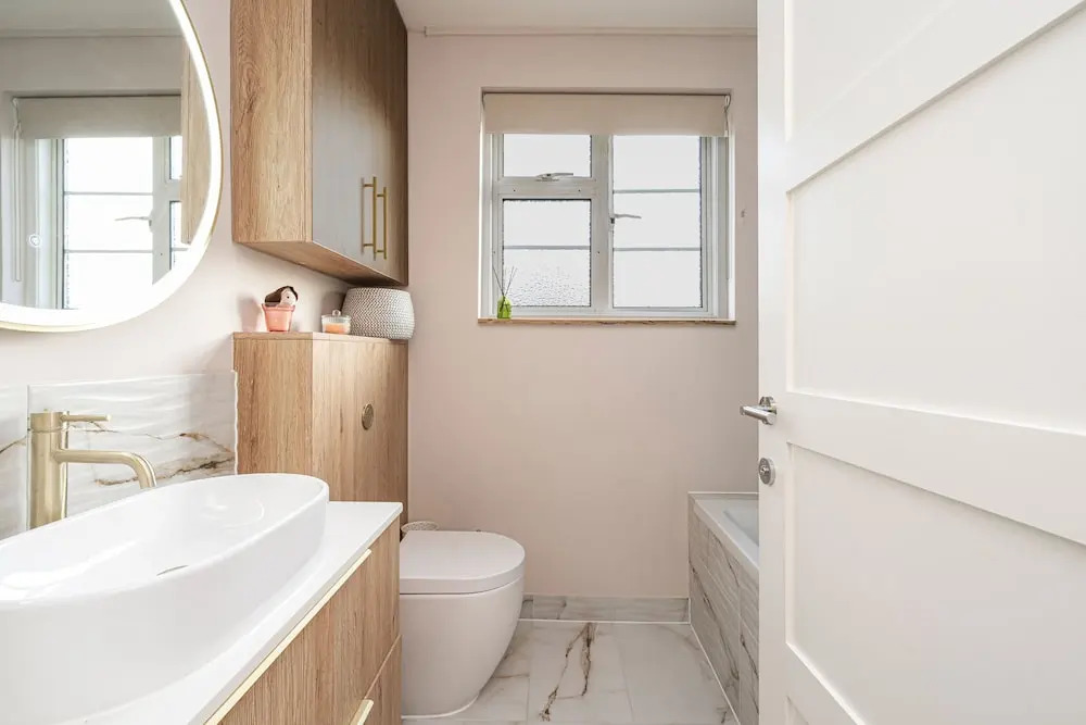 Charming Chiswick Flat by Underthedoormat, London