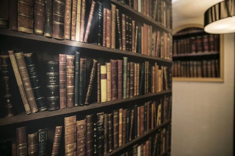 The Wardrobe Hostel Libreria