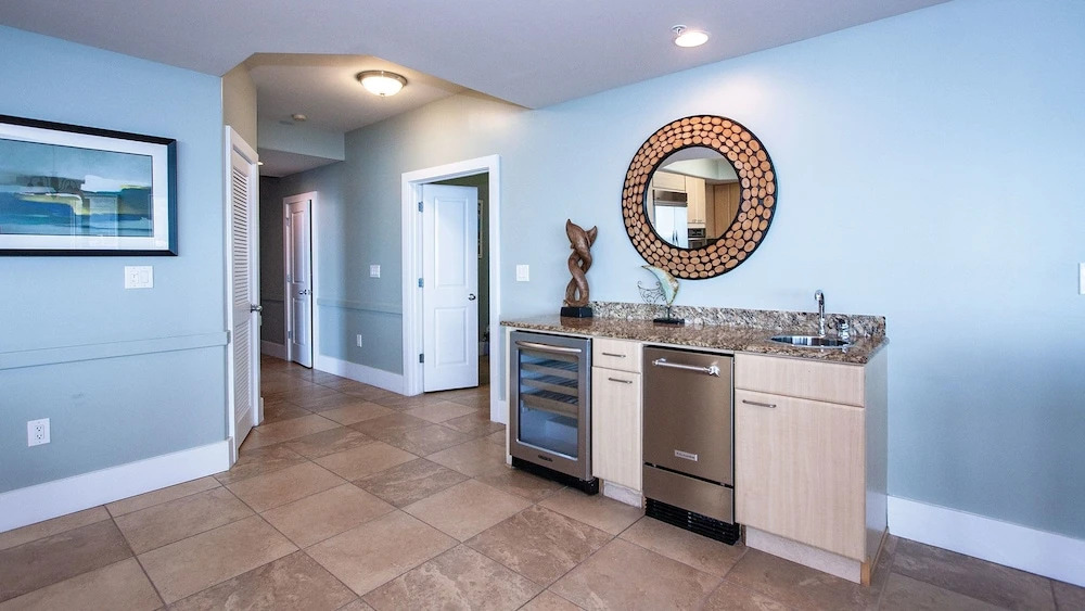 Corner Condo With Panoramic Views - Unit Crd1102
