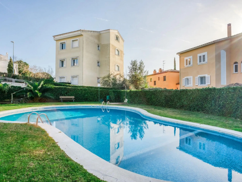 Nice apartment in S'Agaró with pool