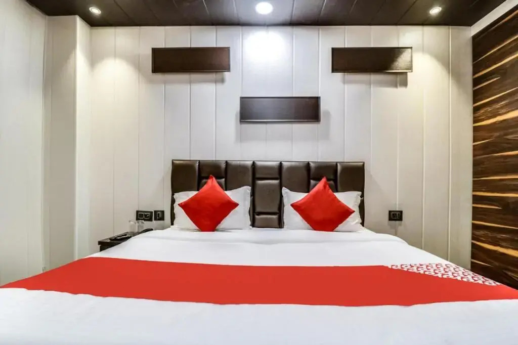 OYO 65601 JPS Galaxy Hotel