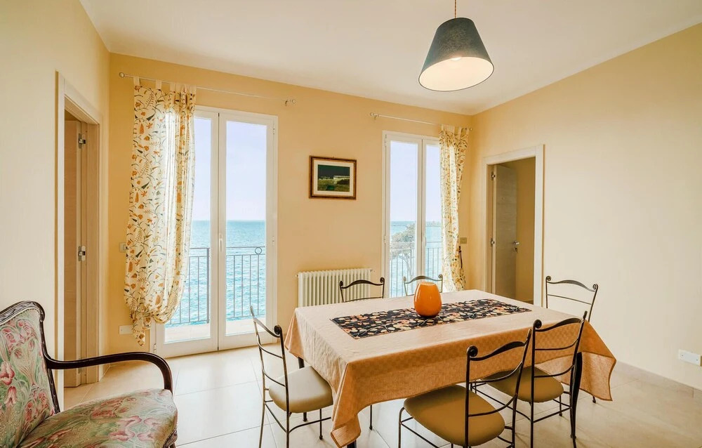 2 Bedroom Awesome Home In Cipressa