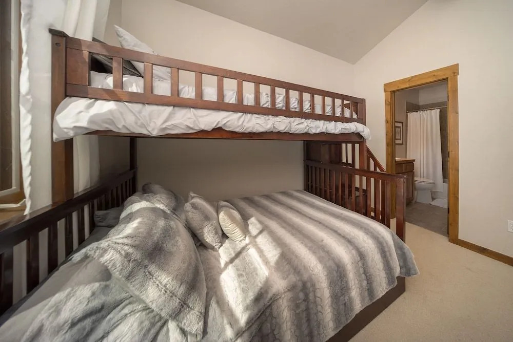 Bear Trail 3 Bedroom Townhouse by RedAwning