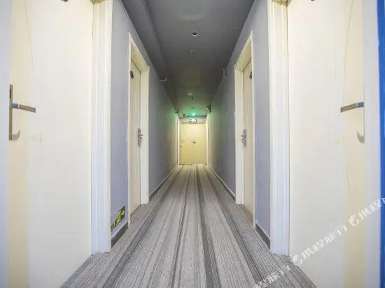 OYO Urumqi Lego Business Hotel