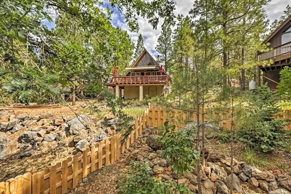 Pet-friendly Munds Park Retreat w/ Wraparound Deck