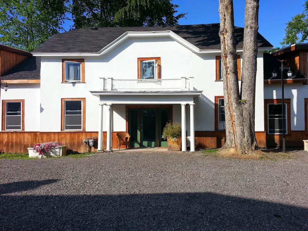 Townhouse Hotel