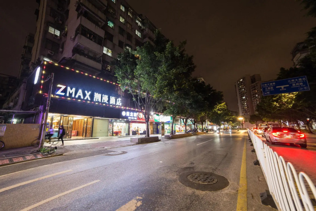 Zmax Guangzhou Jiangtai Road Metro Station