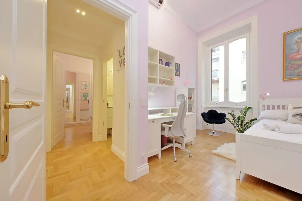 Rare Large and Elegant Rome Apartment in Prati Neighborhood Perfect for Families or Friends