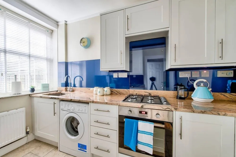 Stylish Royal Mile Apt: Heart of Historic Old Town
