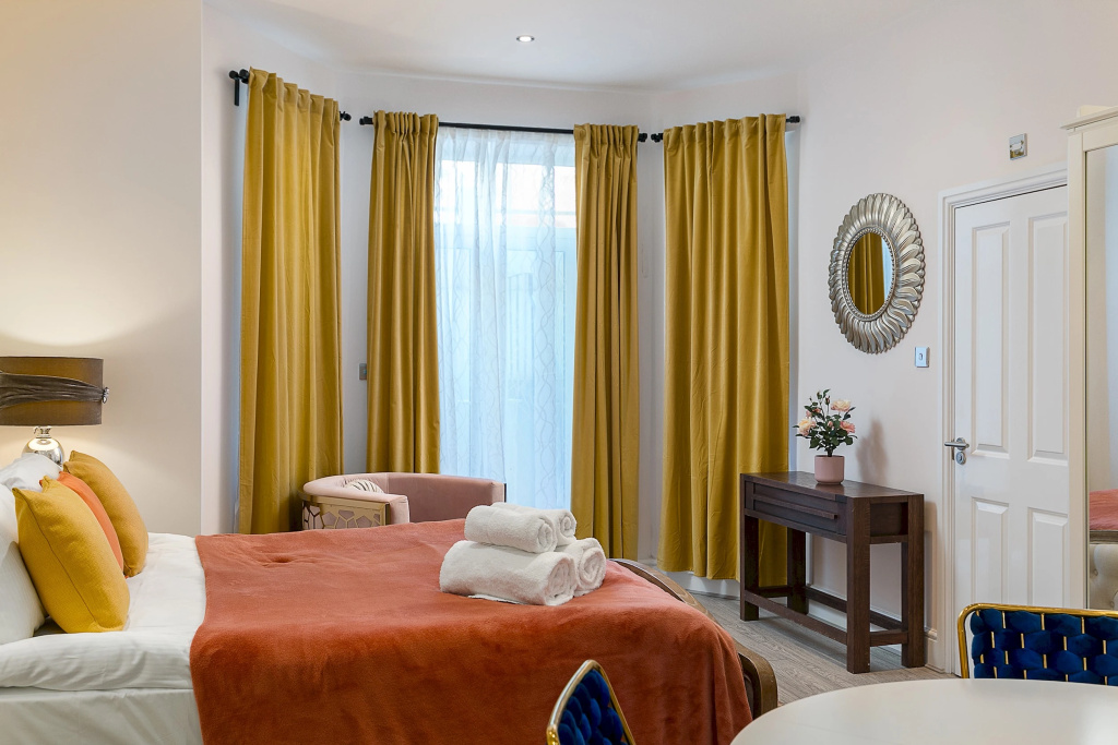 Designer 1-bedroom in Kensington