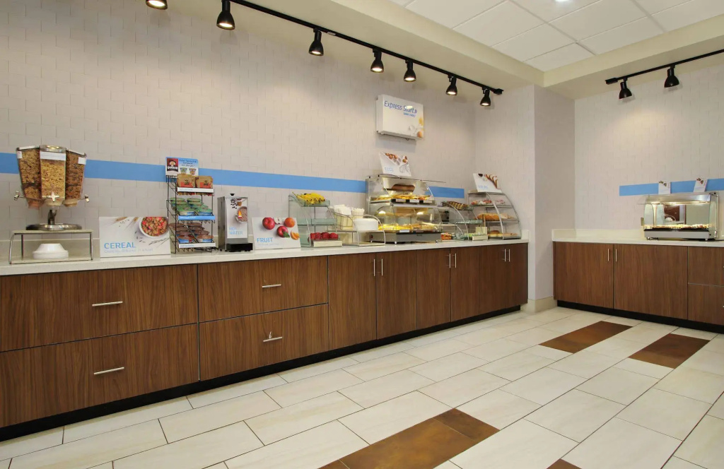 Holiday Inn Express & Suites - Brookshire - Katy Freeway by IHG