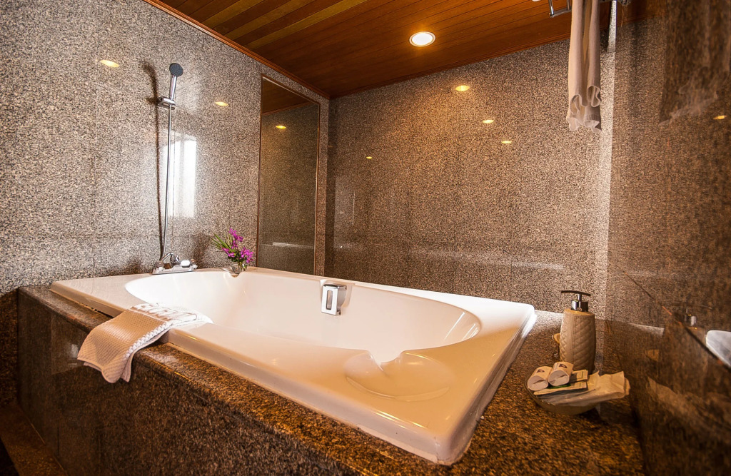 Diamond Plaza Hotel