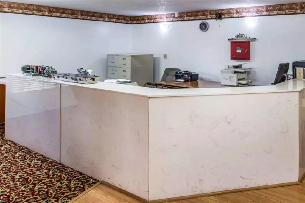Econolodge inn & suites