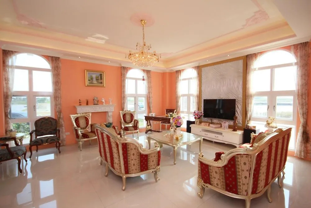Decoupage Manor