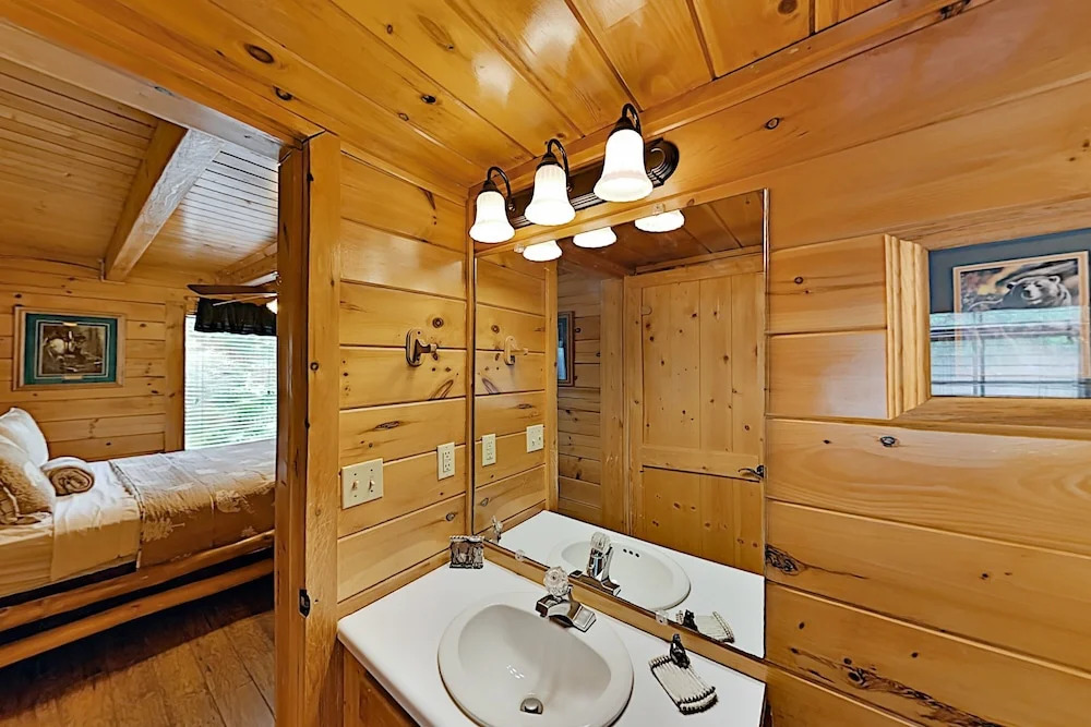 View W/ Hot Tub, Sauna, Theater & Pool! 2 Bedroom Cabin