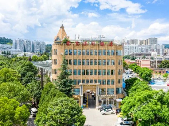 Jin Se Lian Hua Holiday Hotel