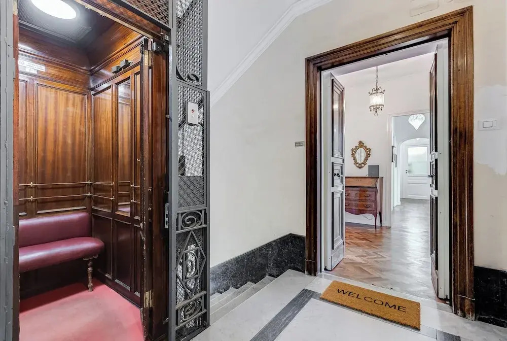 Elegant 3-Bedroom Apt in Piazza Mazzini