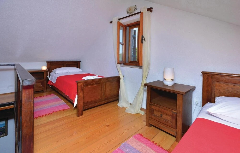 Cozy Home In Stari Grad