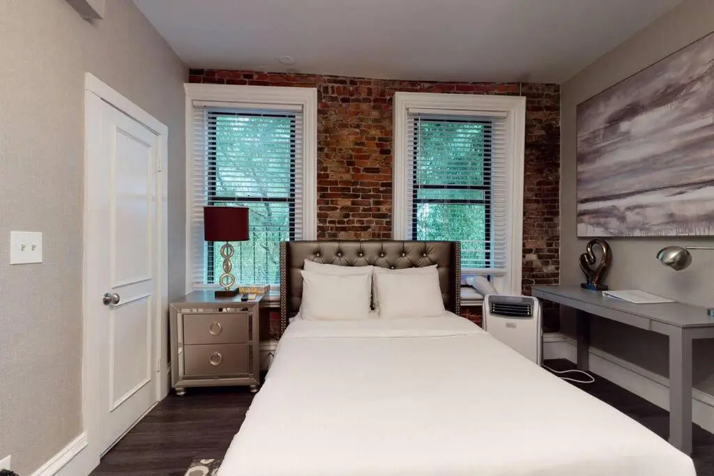 L 3-33 Stylish Private Studio in Boston!