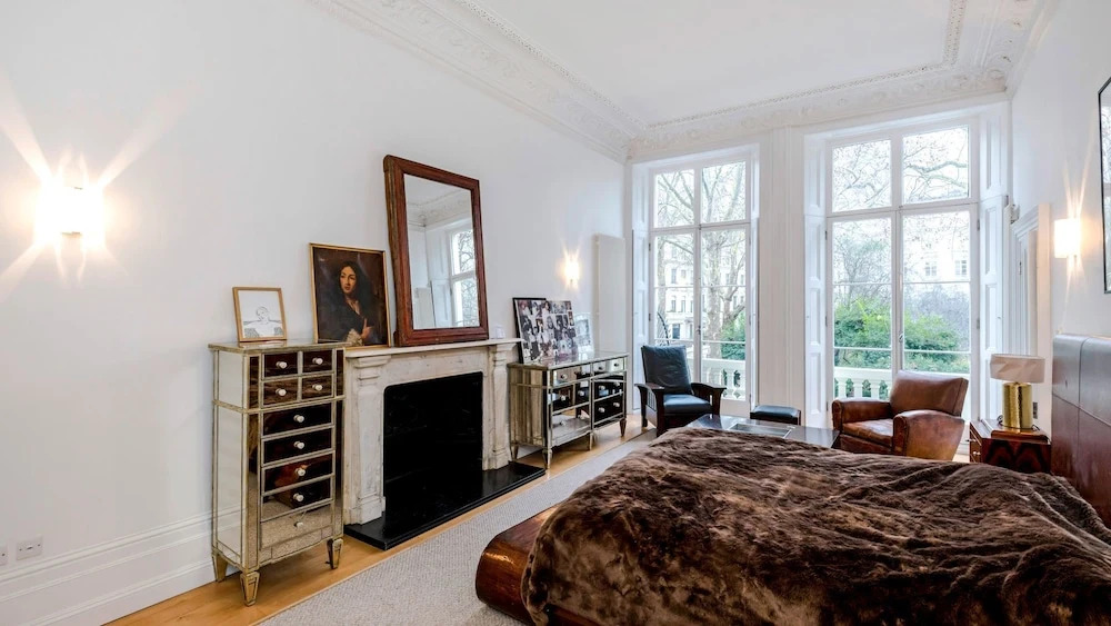 The Spacious Cleveland Square Apartment
