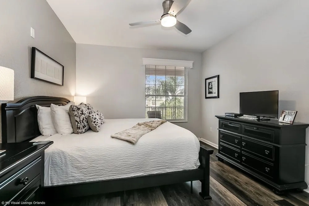 Miranda's Gem Deluxe 3 Bedroom Condo by RedAwning
