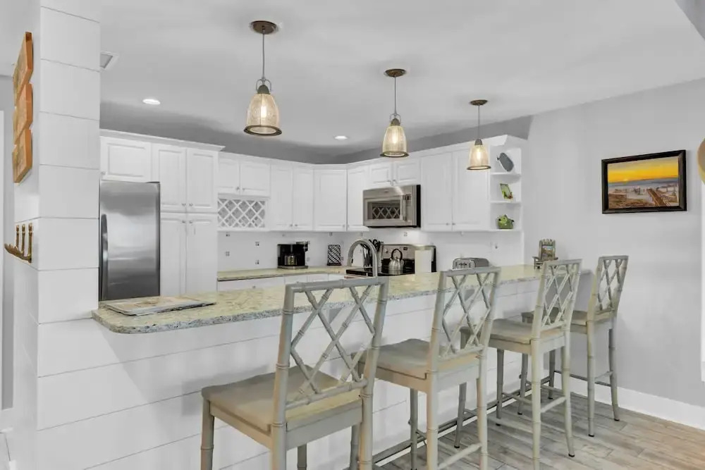 518 Seascape Waterfront Views + Community Pool