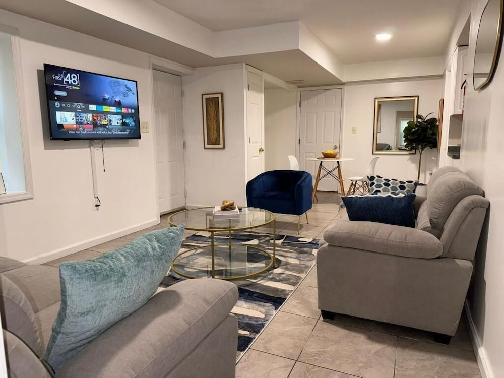 Modern Quiet Suite