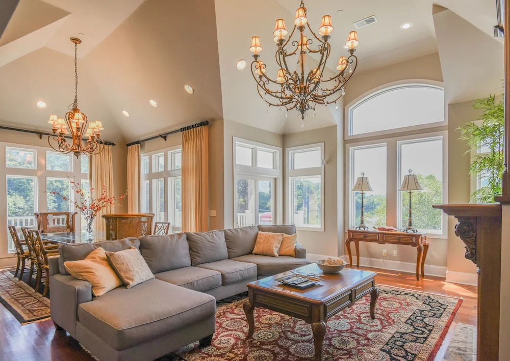 Large Home On Private Peninsula With Hot Tub + Sauna! 4 Bedroom Home