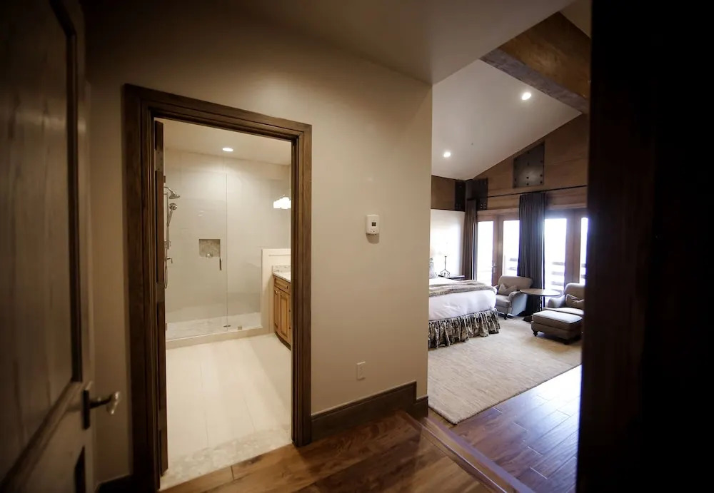 Deer Valley Two Bedroom Loft Suite with Easy Access to all Park City has to Offer 2 Condo by RedAwning