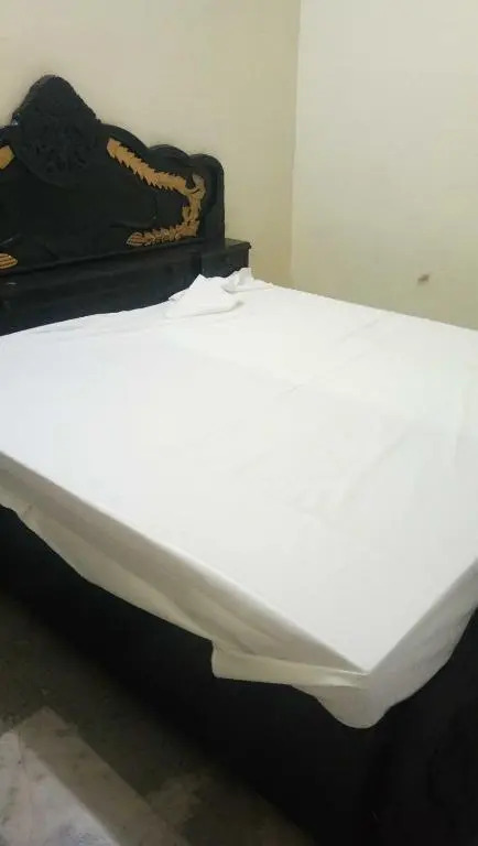 Oyo 91084 Viraj Hotel
