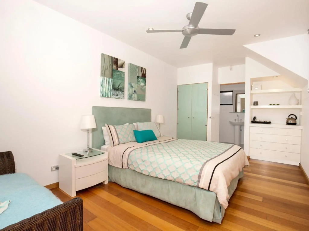 Illaroo Absolute Beachfront with Spa