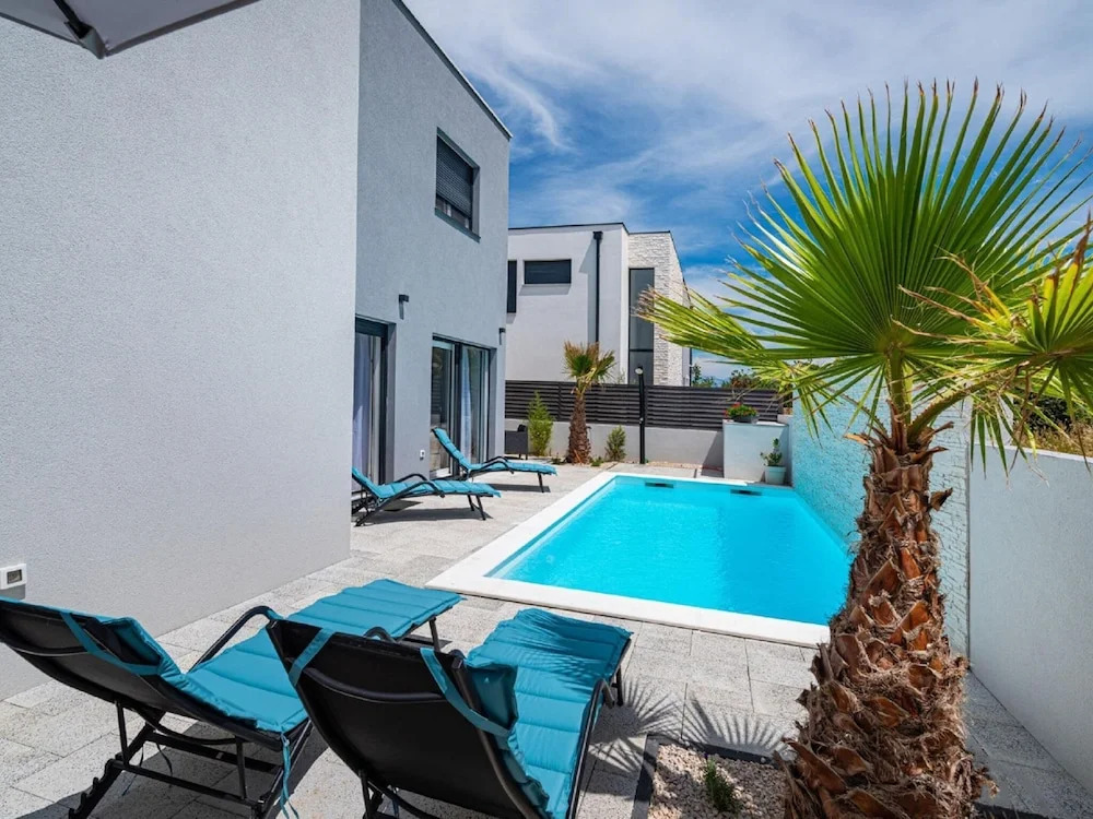 Villa in Zaton With Swimming Pool