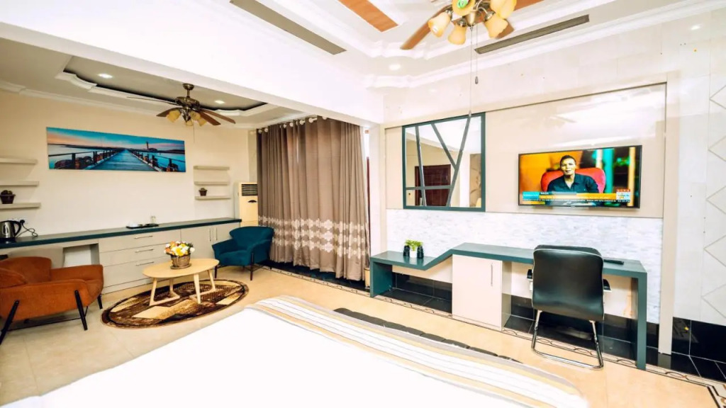 Lantana Hotel