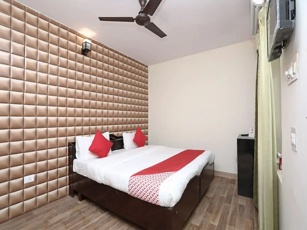OYO 11854 Hotel Comfort