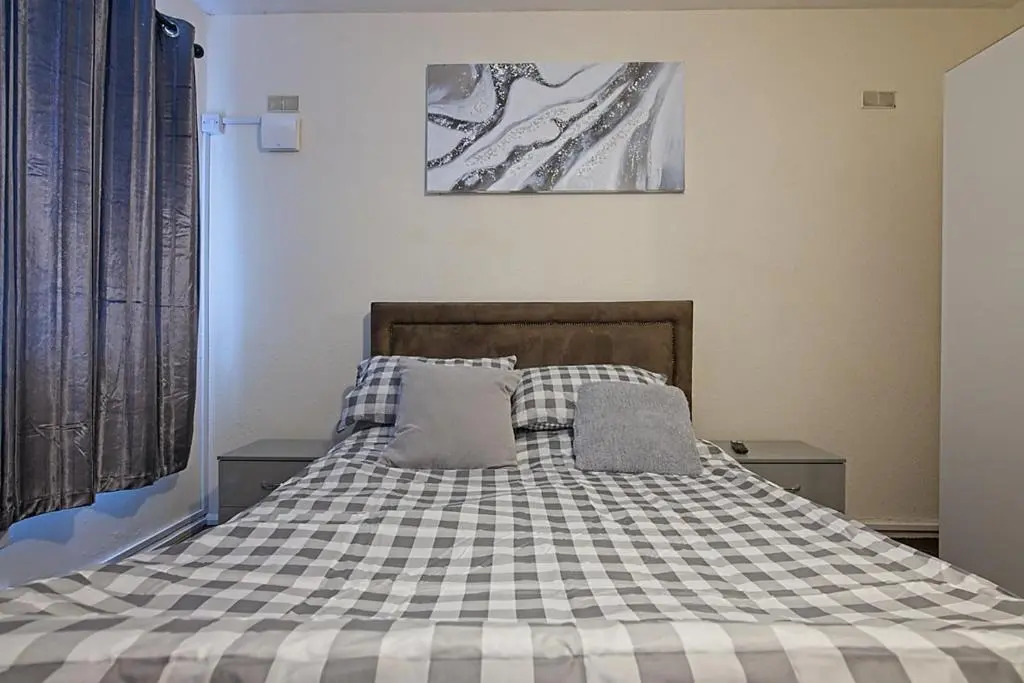 Stylish Five Star Rated Apartment