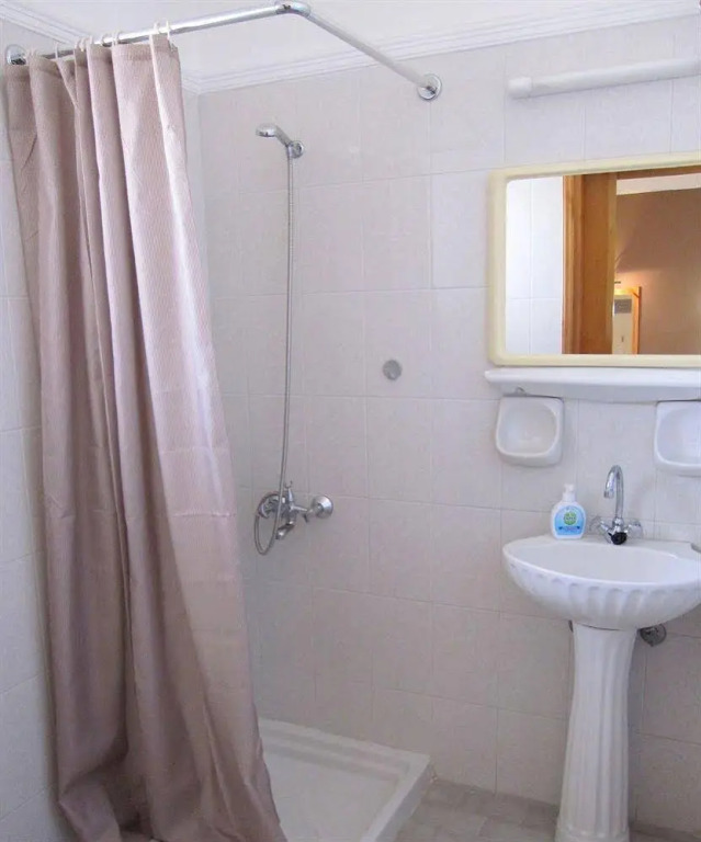 Cathrin Apartments & Studios