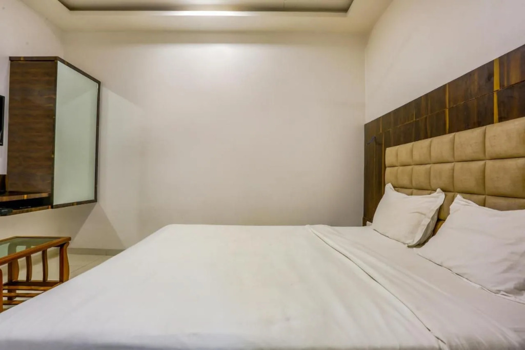 FabHotel Elvis Inn - Nr Mumbai International Airport