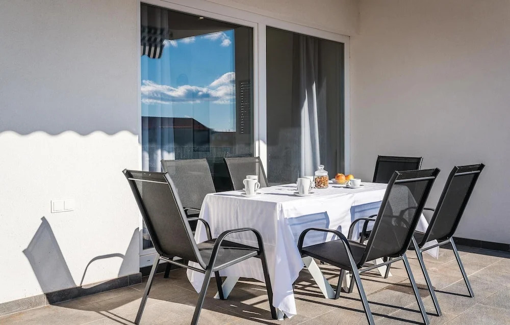 Three-Bedroom Holiday Home In Brodarica