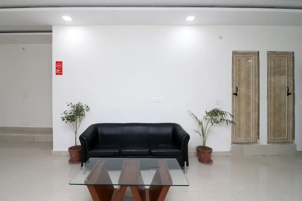 OYO 10668 Hotel Viditva 3