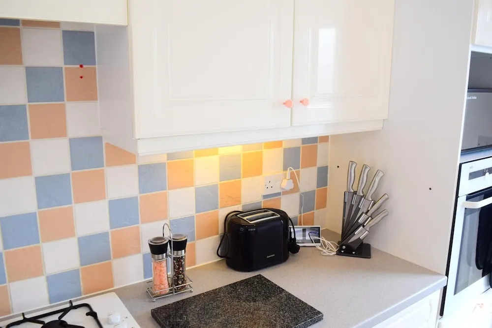 Charming 4-bed Cottage in Hayling Island - Hot Tub