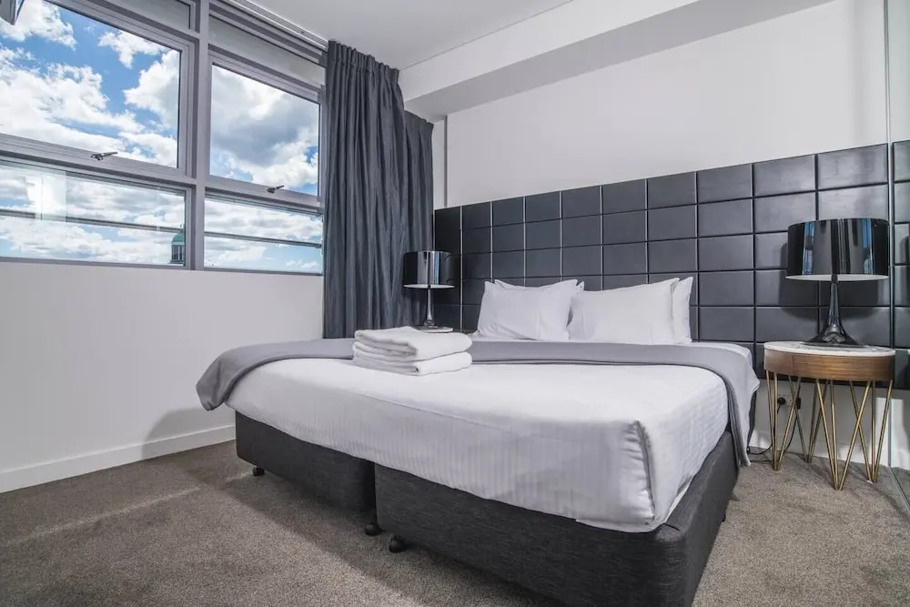 2bed Apartment! Modern Home for 4 at Chatswood