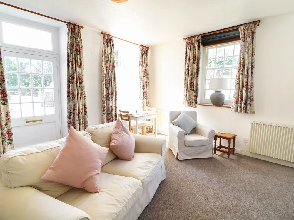 Flat 1, Camelford