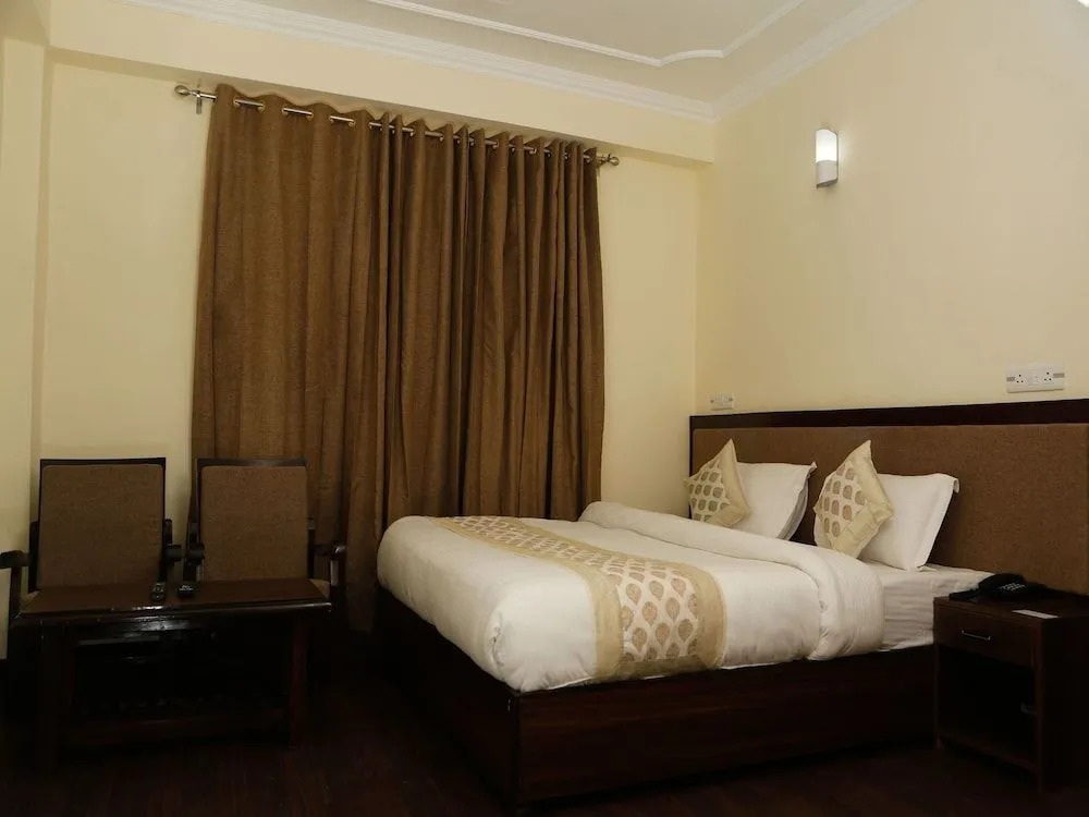 OYO 11490 Hotel Royal Hill