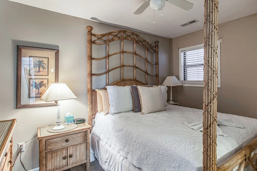Walk to Beach! North Myrtle Beach Condo w/ Balcony