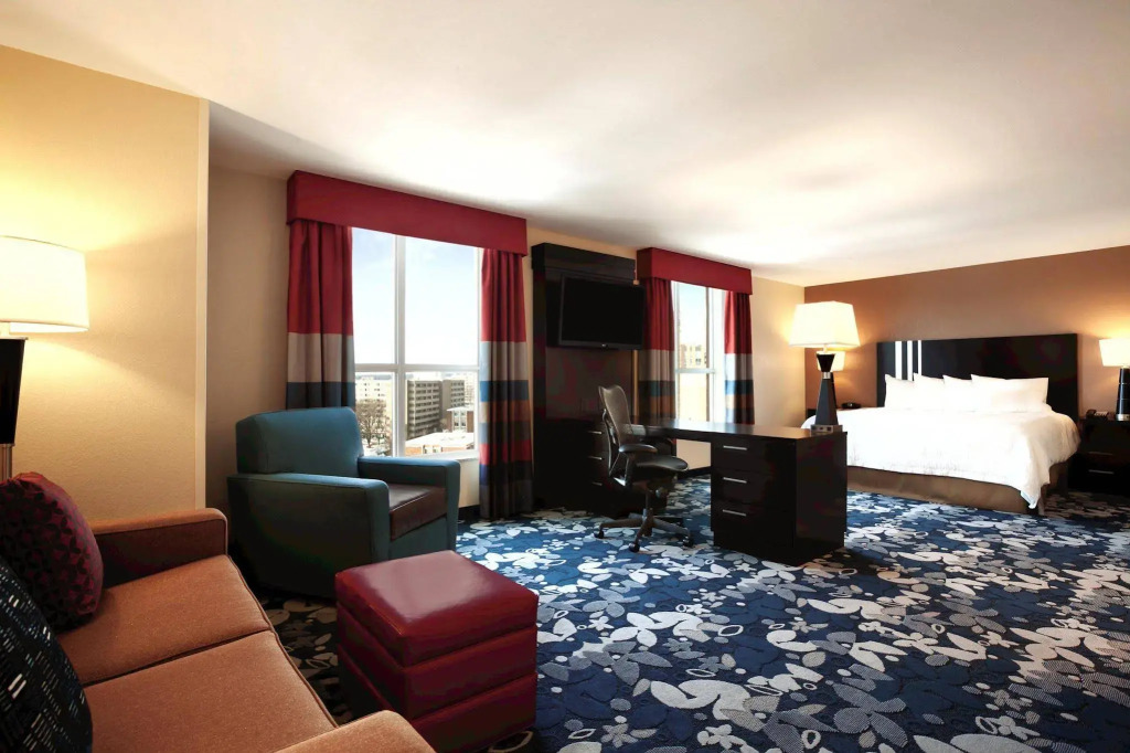 Hampton Inn & Suites Madison Downtown