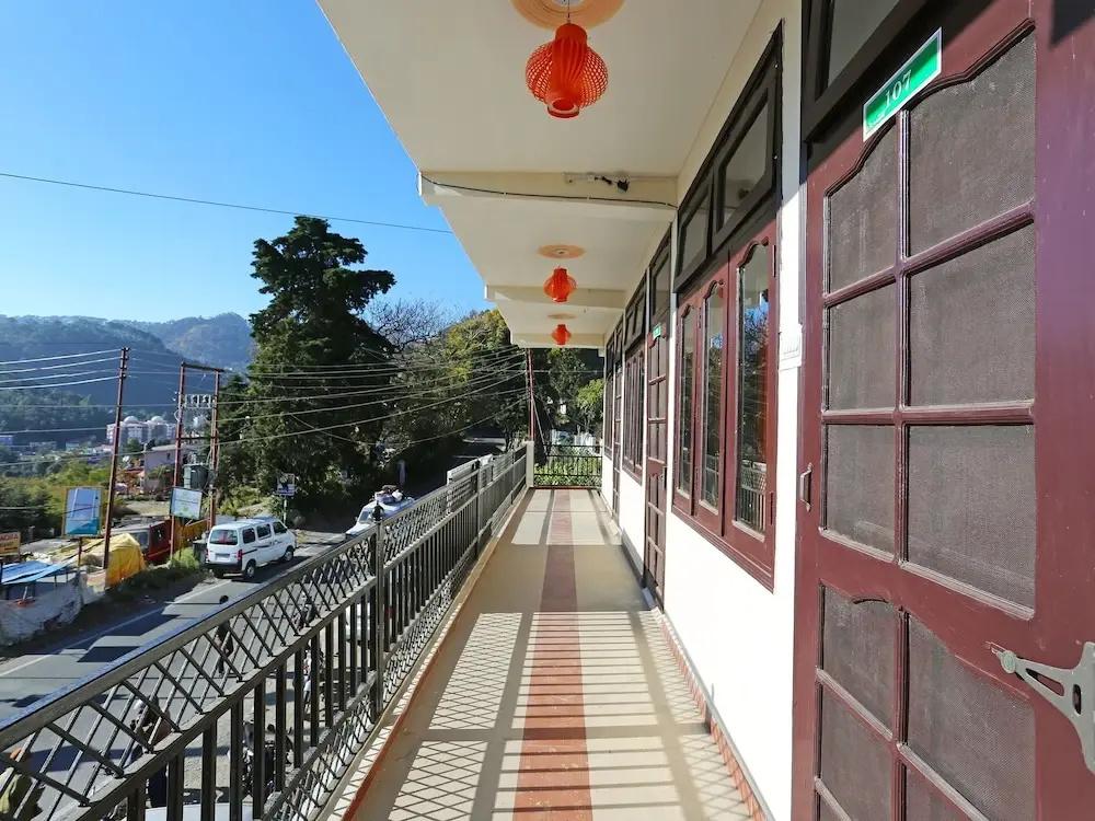OYO 10932 Home Spacious Studio Mehragaon