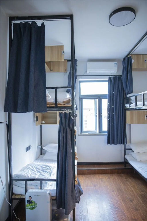 Zeako Youth Hostel