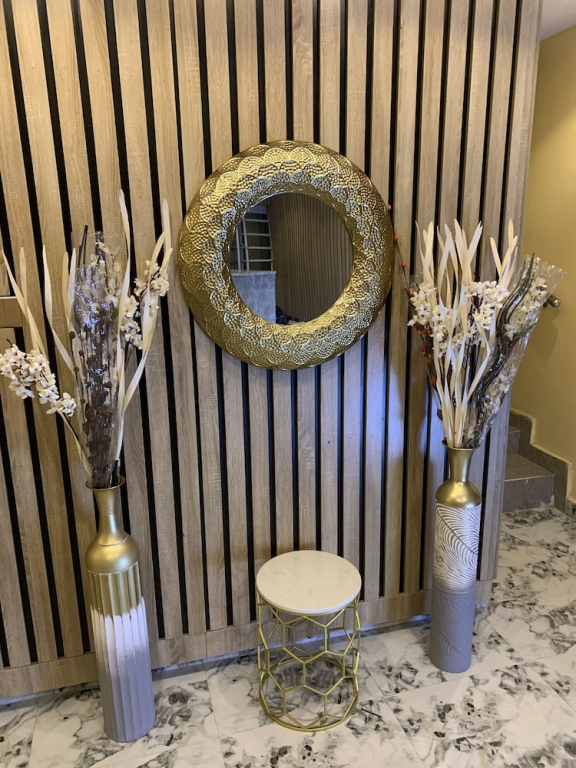 Jf Royal Hotel & Suites