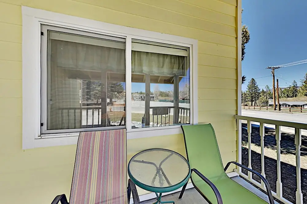 Corner Lot Gem W/ Hot Tub & Grill, Next To Shuttle 4 Bedroom Hotel Room