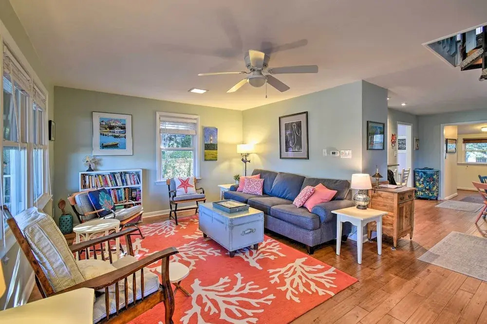 Classic Chesapeake Beachside Cottage w/ Porch!
